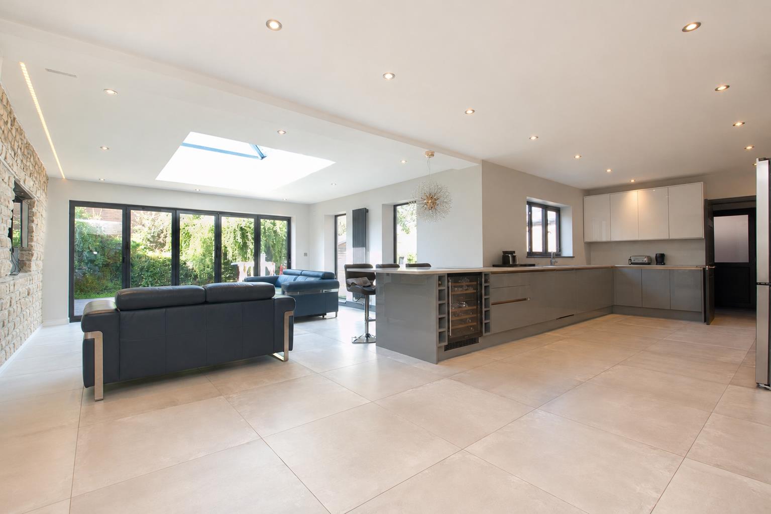 5 bed property in Webbs Home Close, Milton Keynes